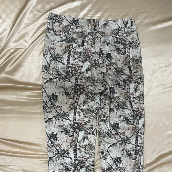 Urban forest design jeans size 28” - Picture 3 of 4